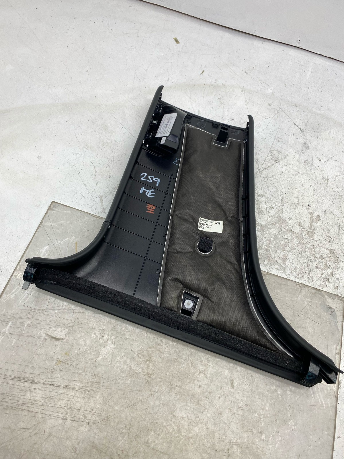 Bentley Flying Spur 2013-2019 RIGHT Pillar trim