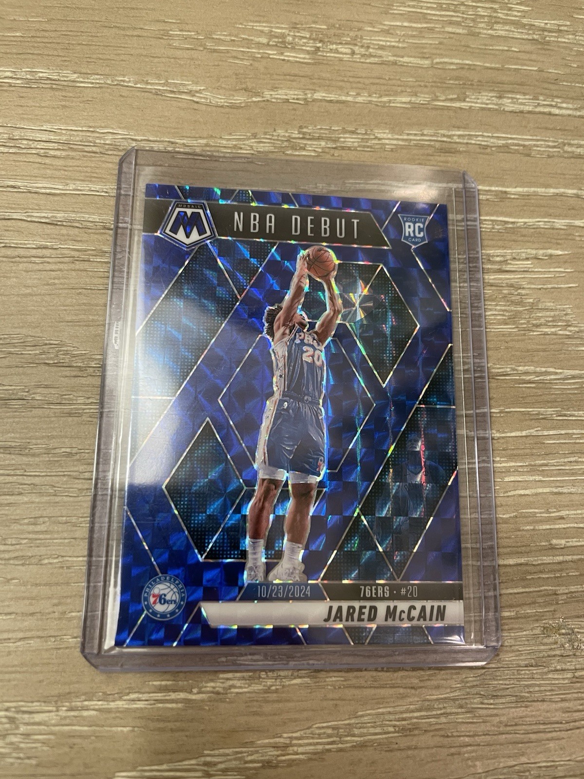 JARED MCCAIN 2024-25 MOSAIC NBA DEBUT ROOKIE BLUE MOSAIC PRIZM RC /199 Q2477