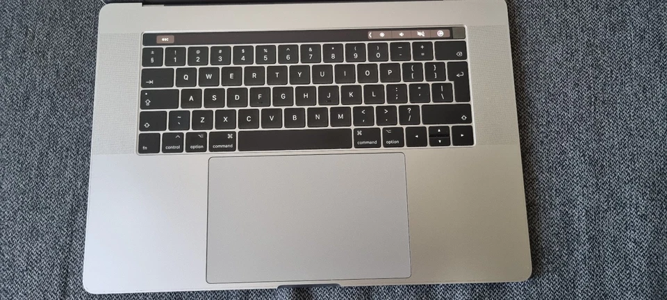 Apple MacBook Pro 15" 2017 · i7 · 16GB · 500GB, photo 2 sur 5