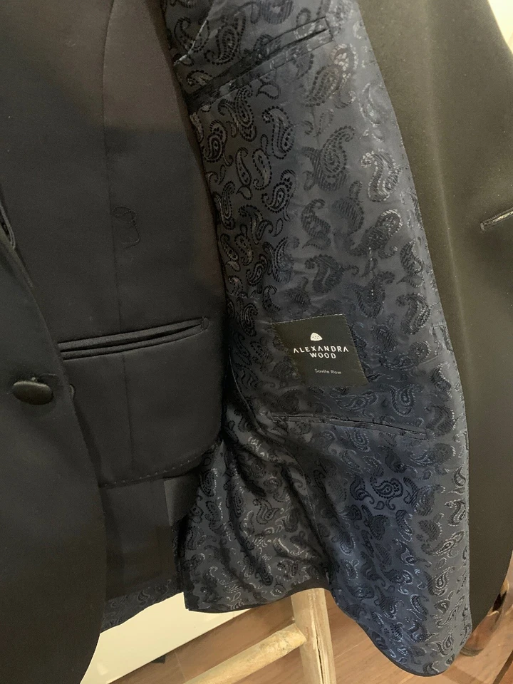 Hecho a medida Midnight Blue Tuxedo, 3 Peice Set By Alexandra Wood @saville fila Foto 2 de 4