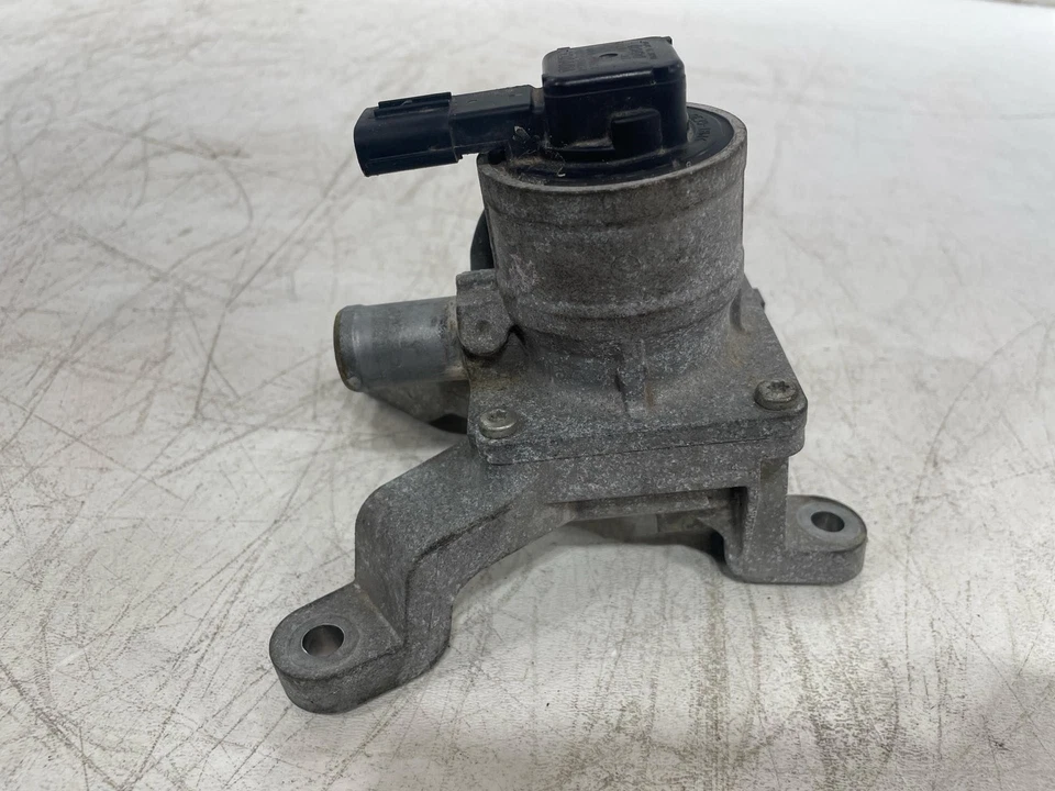 Válvula de control de emisiones derecha para TOYOTA 4RUNNER 4,0 L DIESTRO 14-24 25701-31014 FABRICANTE DE EQUIPOS ORIGINALES Foto 2 de 4