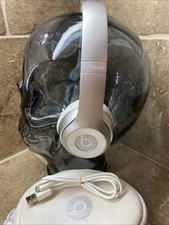 Beats by Dr. Dre Beats Solo Wireless Bluetooth On-Ear Headphones - Silver
