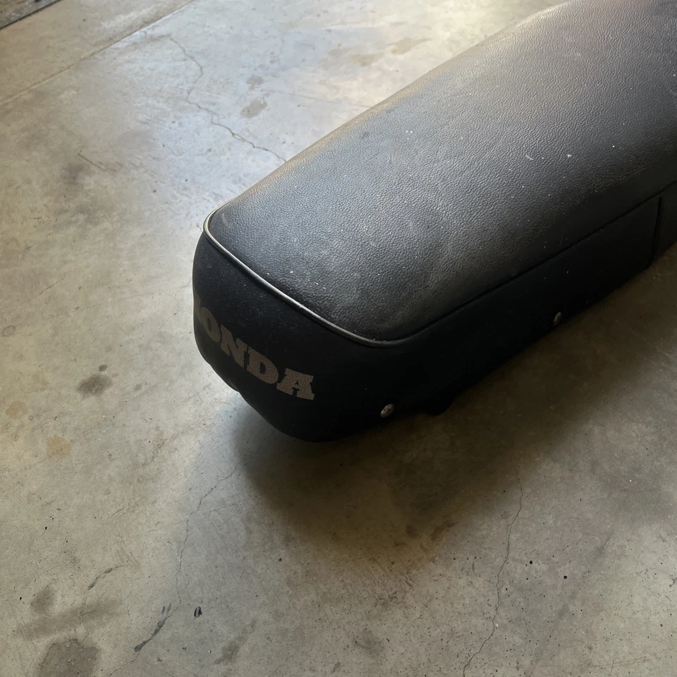 Conjunto de assento Honda CB160 1965 - 1969 - Imagem 3 de 4