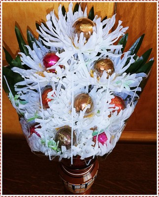 2 in 1  Geschenkidee  Frühlingschrysanthemen Blumen Strauß  & MERCI Pralinen