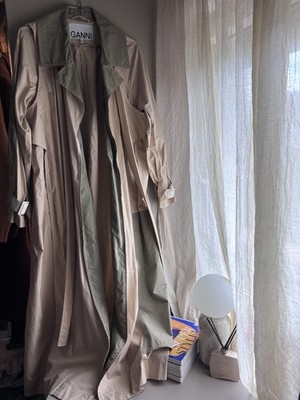 GANNI Damen Trenchcoat lang zweifarbig Beige/Grün Baumwolle Gürtel Gr. 34
