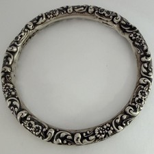ANTIQUE VICTORIAN STERLING SILVER REPOUSSE FLOWER BANGLE BRACELET