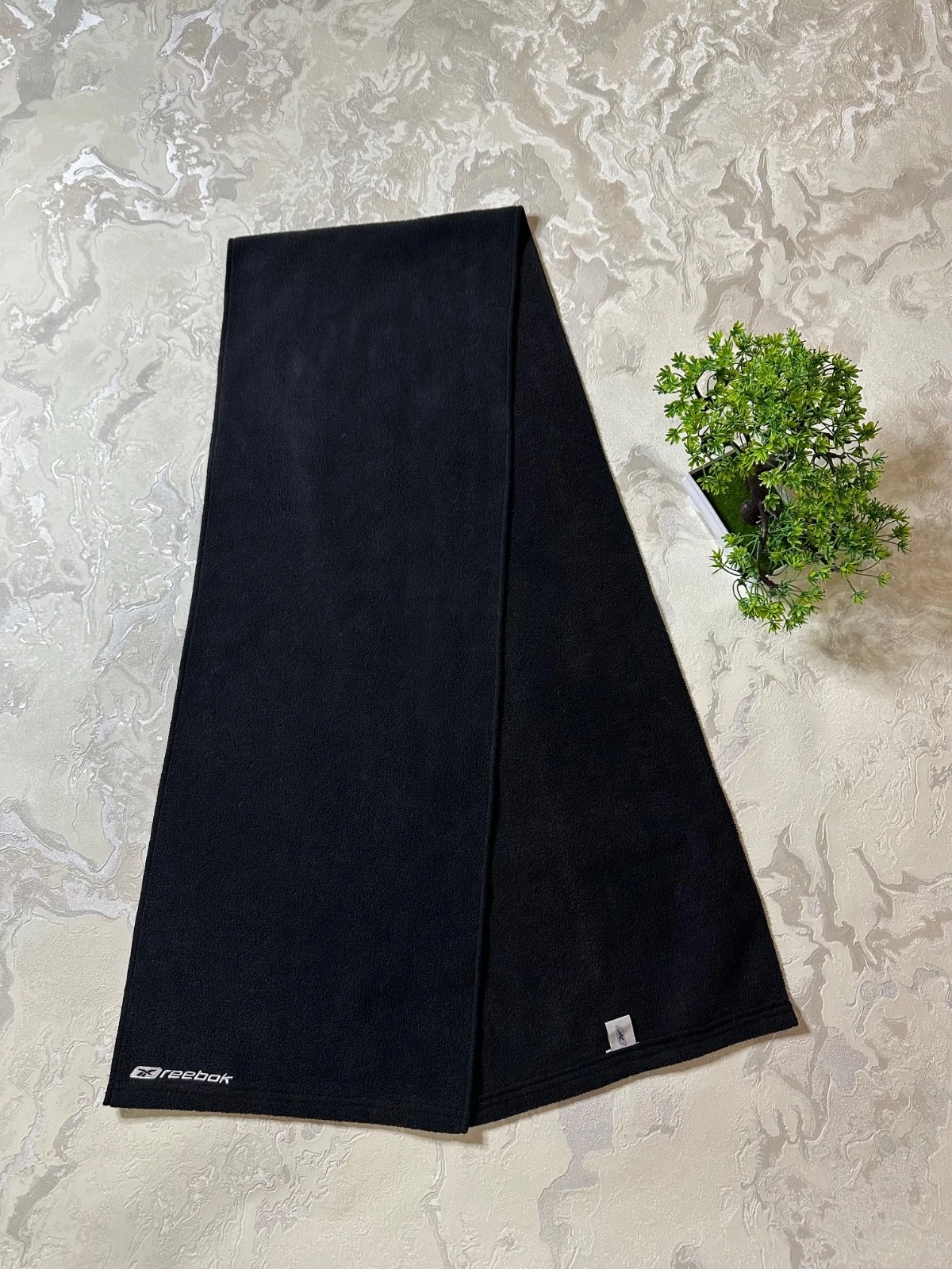 Reebok Fleece Scarf – Black – Soft Winter Neck Warmer – Minor Flaw
Opens in a new window or tab