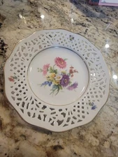 BEAUTIFUL HASSENPFLUG VIENNA AUSTRIA RETICULATED FLORAL PLATE 7.5" WALLHANGING