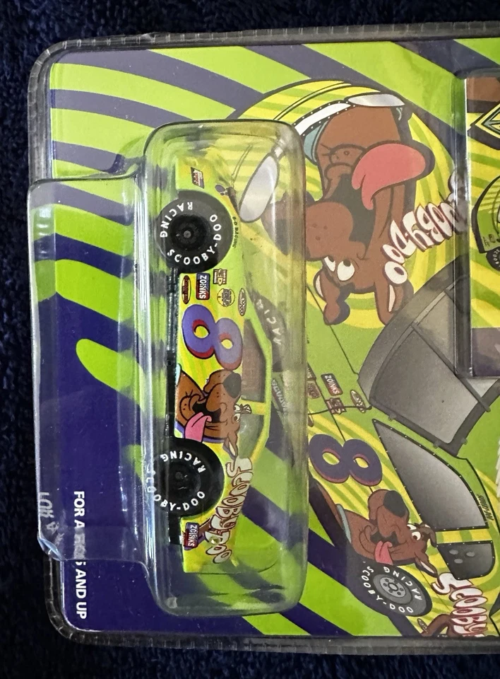 Coche de carreras Scooby-Doo # 8 Warner Brothers Studio Store 2000 fundido a presión 1:64 como nuevo Foto 3 de 4