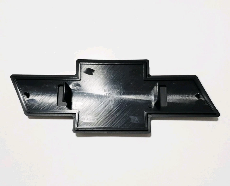 1999-02 Chevrolet Silverado 2000-06 Tahoe Suburban Front Grill Bowtie Emblem - Image 3 of 3