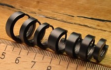 Edelstahl Ohrringe Titan St&auml;bchen M&auml;nner Creolen Schwarz Matt Kantig &Oslash; 12-18 mm