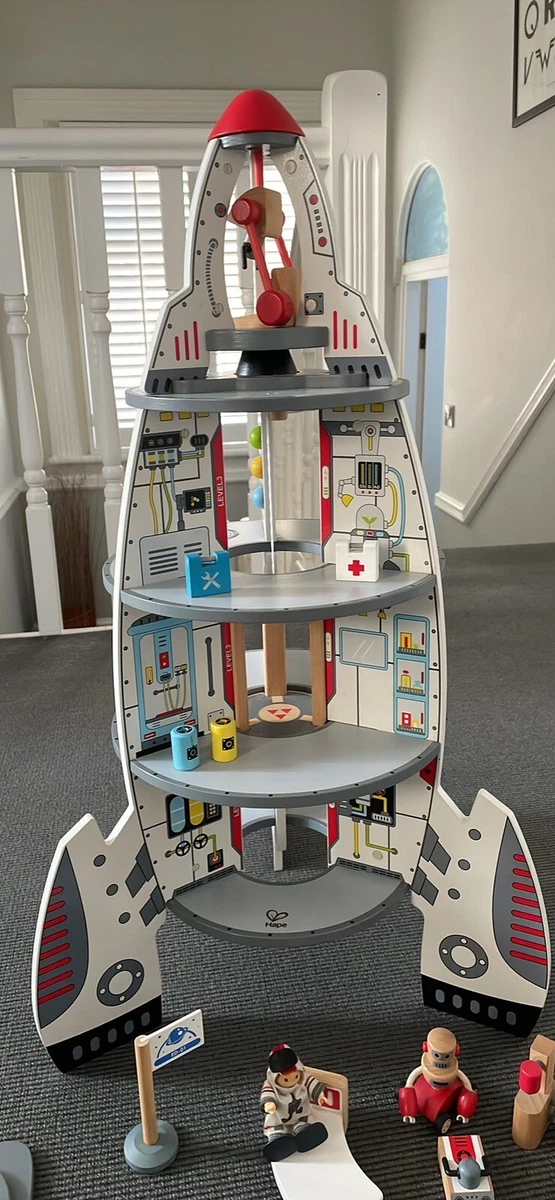 Four stage rocket store ship