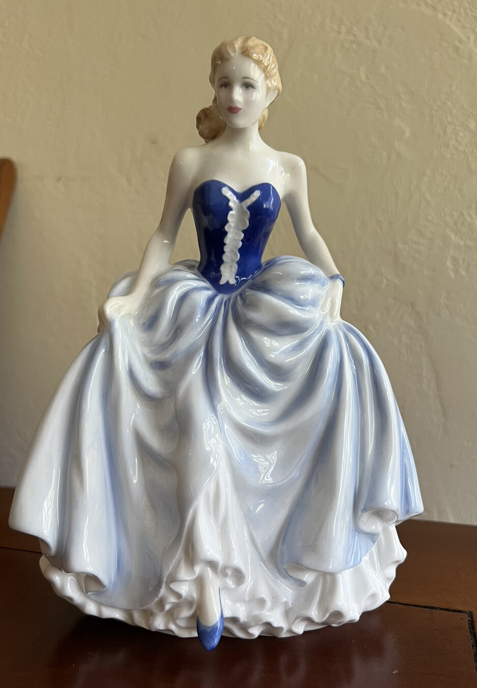 Royal Doulton Classics SUSAN Figurine of the year 2004 Signed | eBay