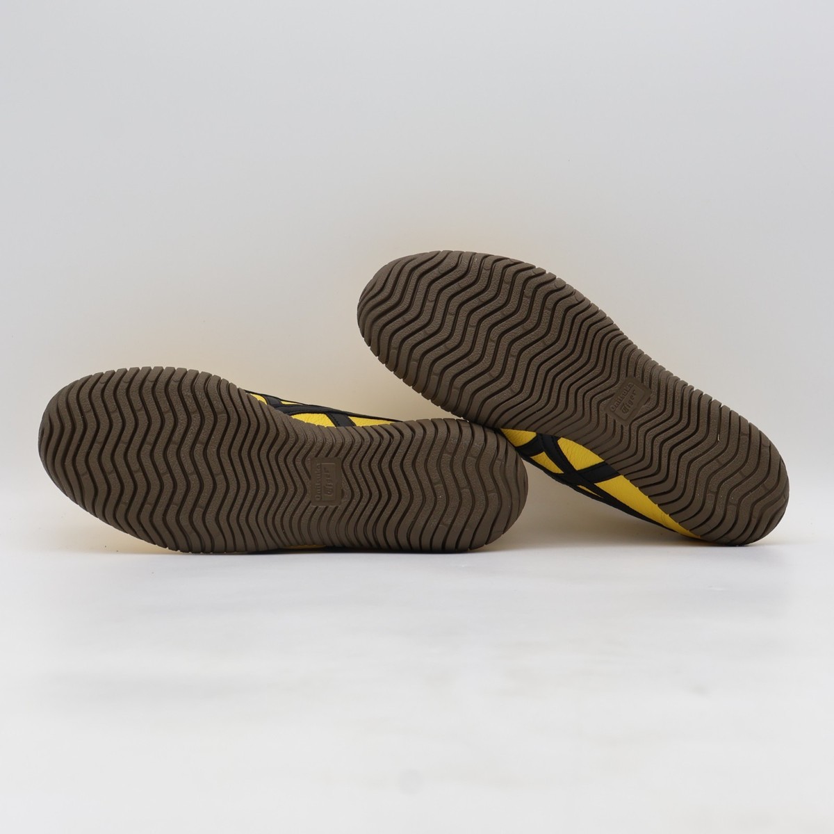 1183C529-750 Onitsuka Tiger Tsunahiki Slip On Sunflower Yellow