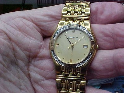 NICE MANS USED WITTNAUER WATCH DIAMOND BEZEL YELLOW GOLD PLATE C952366 MODEL