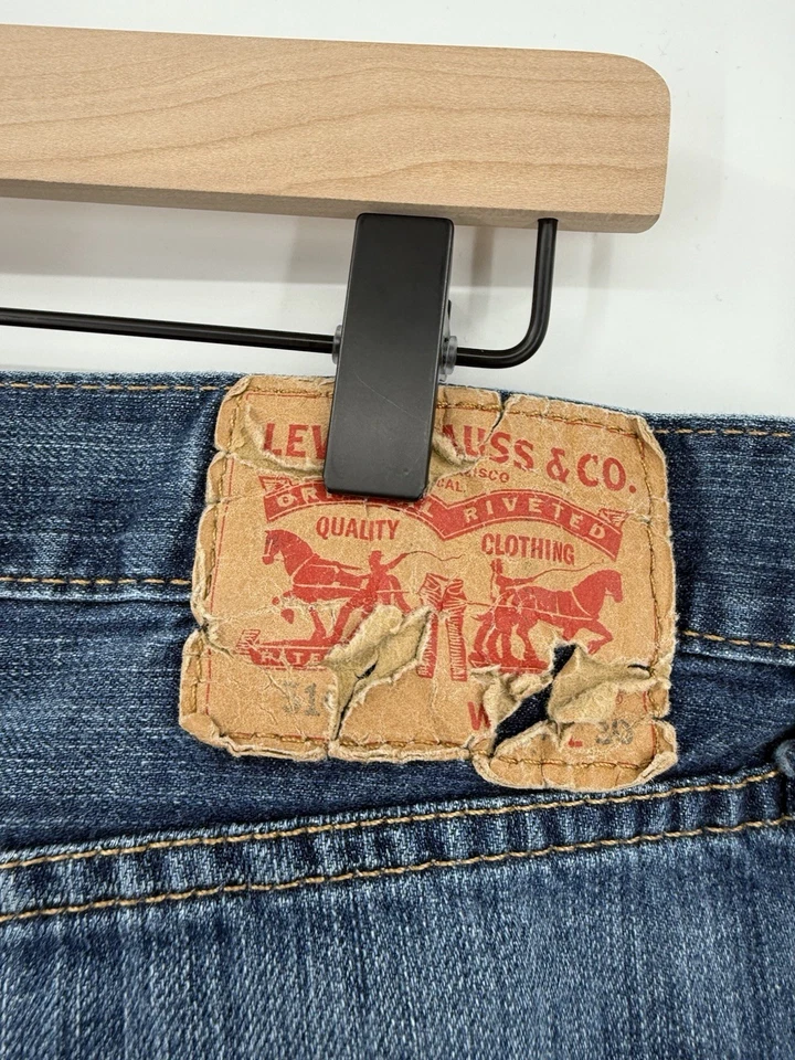 Pantalones de mezclilla americanos ajustados calce desvanecido azul 34x30 Levis 511 para hombre Foto 4 de 4