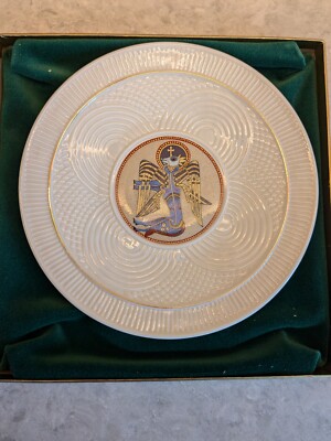 Belleek Collectors Society Book of Kells St. Luke Plate 453 Second edition