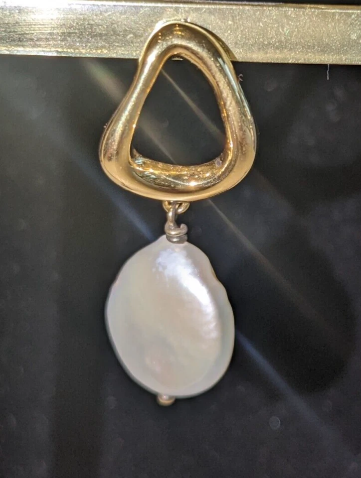 Lavz 18ct Gold Vermeil on Sterling Silver Small Baroque Pearl Mono Earring - Image 1 of 1