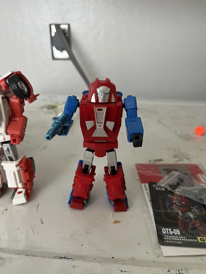 Boneco de ação BadCube toys BC OTS-09 Grump Gears OTS-10 Slick Swerve VENDEDOR EUA - Imagem 2 de 4