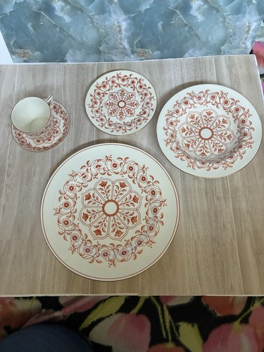 Royal Crown Derby Rougemont English Bone China 5 Piece Dinner Set (12 Available) - Picture 2 of 12