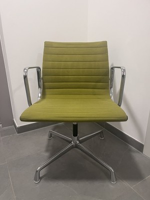 Eames Alu-Chair EA 107 for Vitra, Chrom, Hopsak - grün, mit Armlehnen