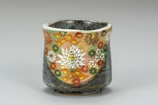 Yunomi Kutani yaki ware Japanese green tea cup Gold Hanazume Flower Japan