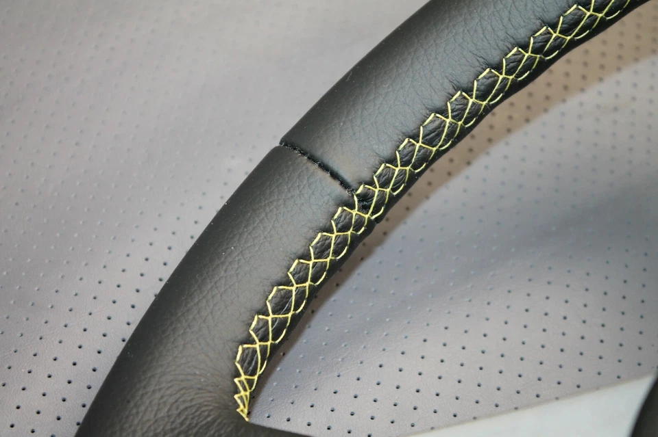 LENKRAD VW SCIROCCO SPUCKNAPF PIRELLI  LEDERLENKRAD NEU BEZIEHEN  - Bild 4 von 4