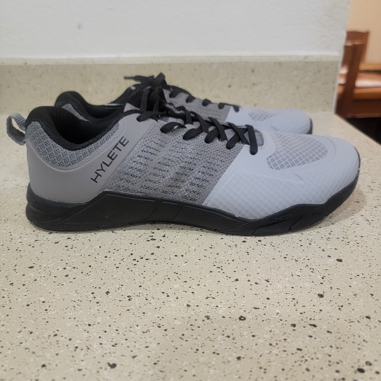 SAOLA Scarpe da cross training da uomo Hylete taglia 7 5 grigie e nere con lacci