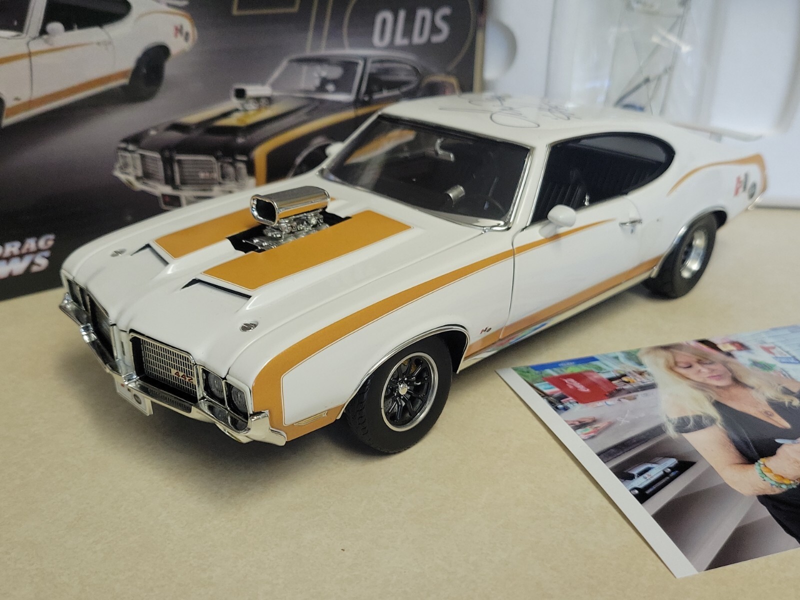 1:18 Acme 1972 Oldsmobile 442 Hurst Drag Outlaws Signed Linda Vaughn ...