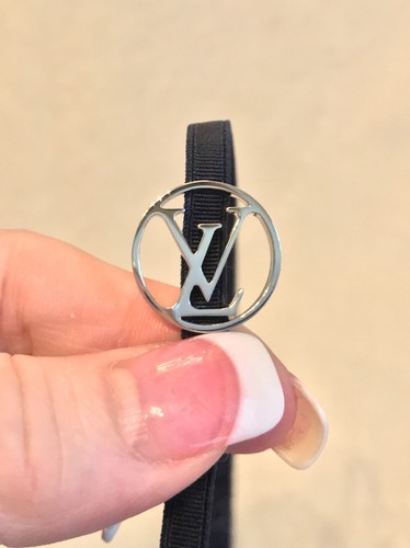 NEW IN BOX LOUIS VUITTON Monogram Document Letter Elastic Band Holder, Silver - Picture 2 of 10