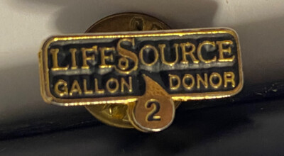 Life Source Black & Gold Tone 2 Gallon Donor 3/4  Wide Lapel Pin