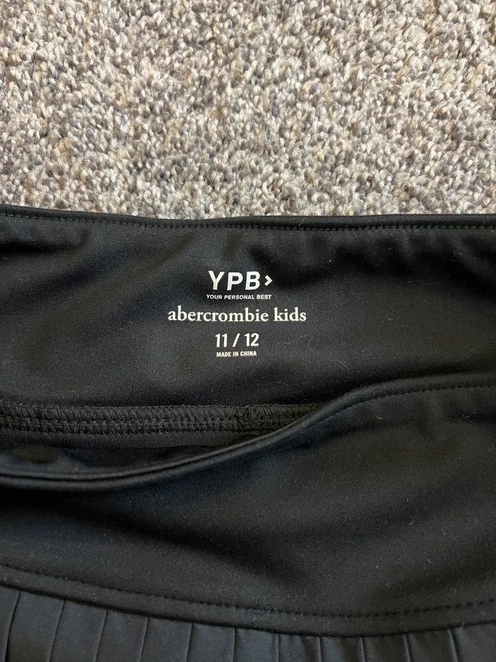 Pantalón corto negro Abercrombie Kids YPB talla 11-12 Foto 4 de 4