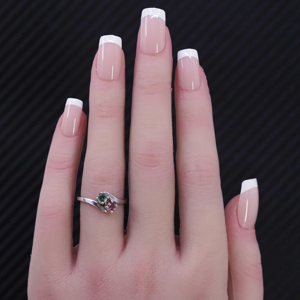 Size 6, sterling silver 925 stackable band ring with peridot and pink crystal - Image 2 of 4