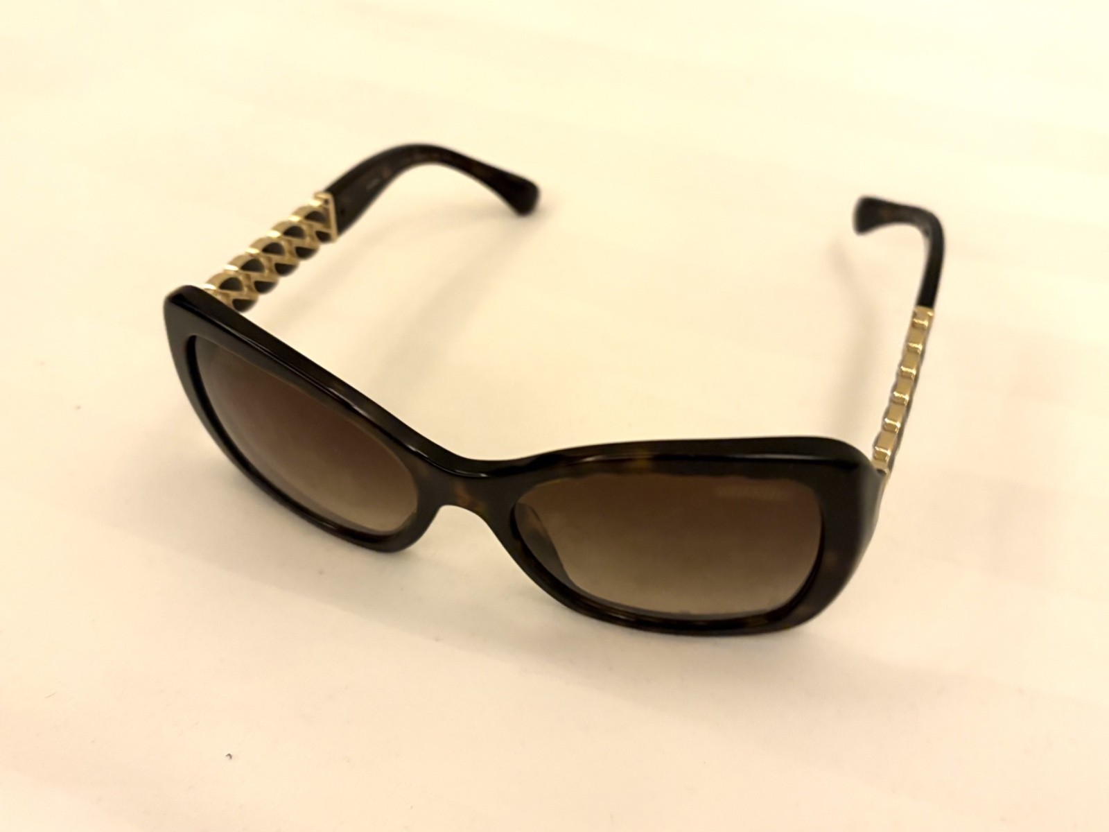 CHANEL Tortoise Shell Square Frame Chain-Link Sun… - image 8