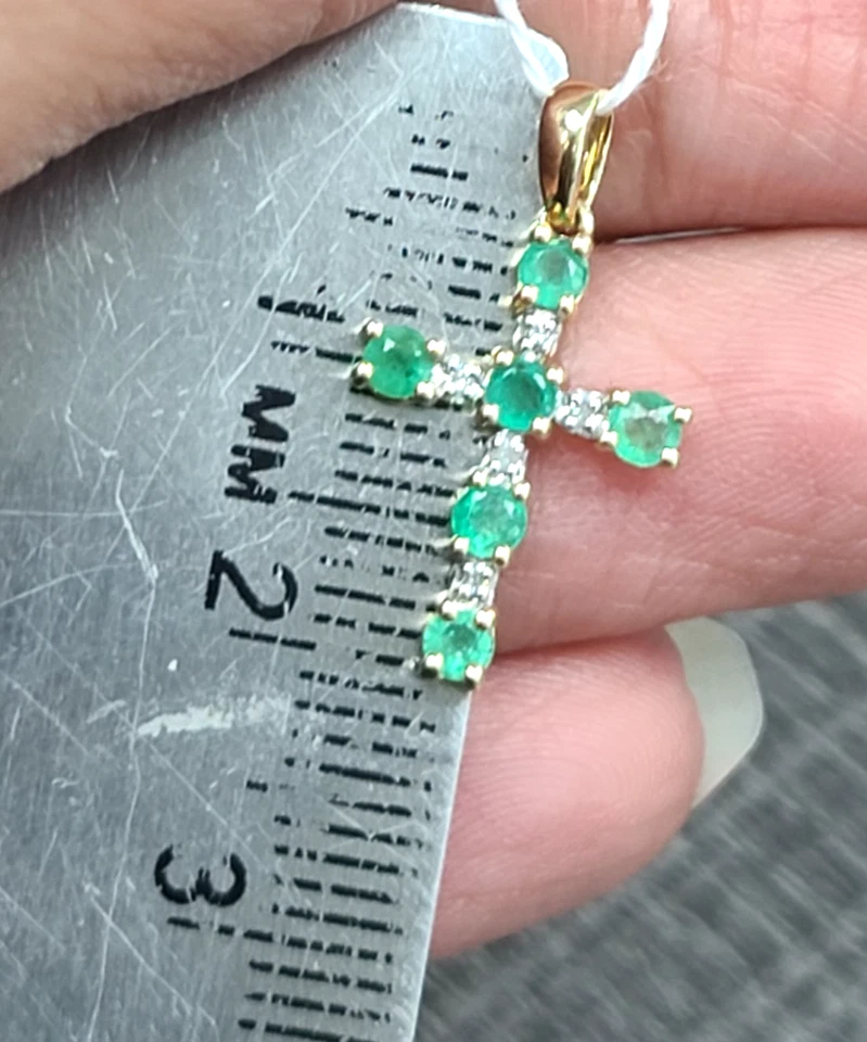 DEAL! 0.40 CTW GENUINE EMERALD & DIAMONDS CROSS PENDANT CHARM IN 14K GOLD 20MM - Image 3 of 4