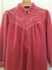 Vintage Heather Collection Velour Rose with Floral Embroidery Robe Size Small