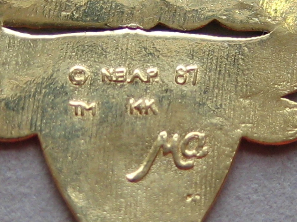 COLGANTE MICHAEL ANTHONY TOROS CHICAGO ORO AMARILLO 14 KT Foto 3 de 4