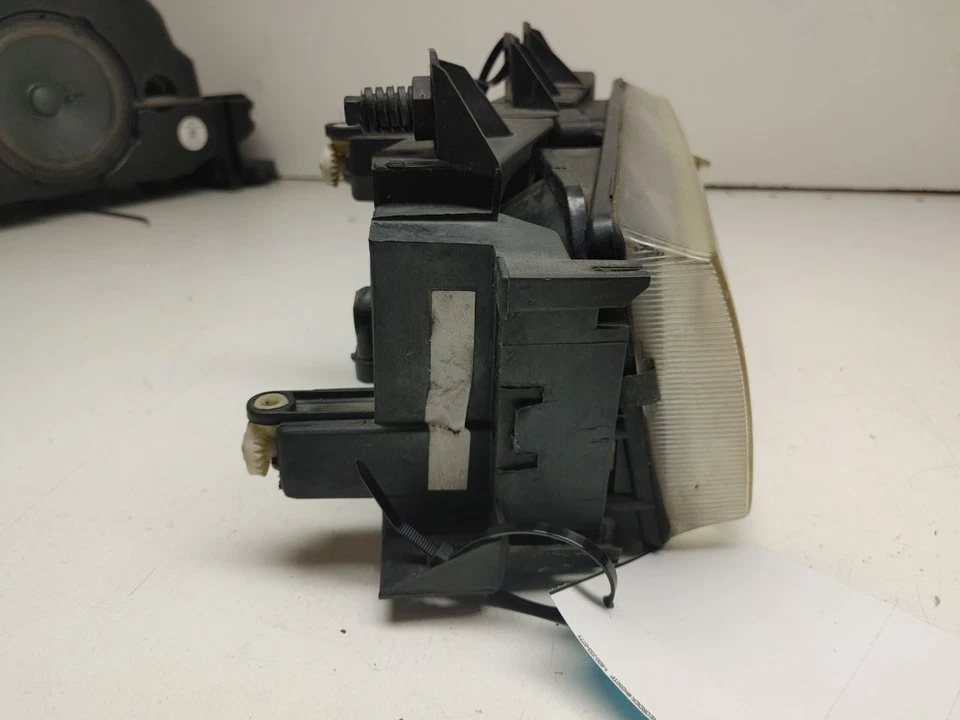 Farol BMW M3 RH 1997-1998-1999 - Imagem 4 de 4