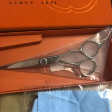 Mizutani Scissors Beauty Vocational School 5.5 in Right Handed & Case Oil Cloth
