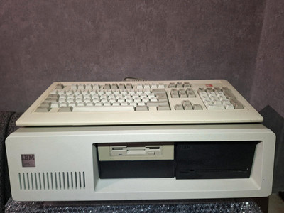 VINTAGE RECHNER PC COMPUTER IBM XT 5160 RAR  Mit Tastatur UND KABEL XT5160 IBM