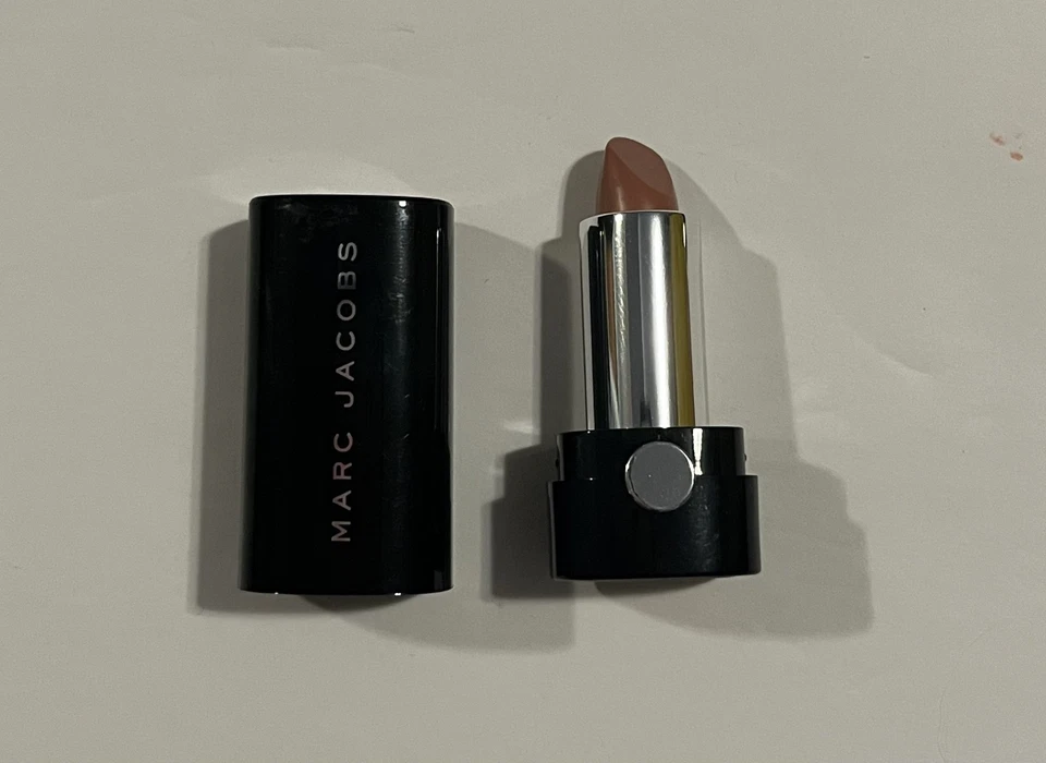 NEW Marc Jacobs Cosmetic Bag Pouch Zipper Tan W/Lip crayon, lip stick, lip gloss - Image 3 of 4