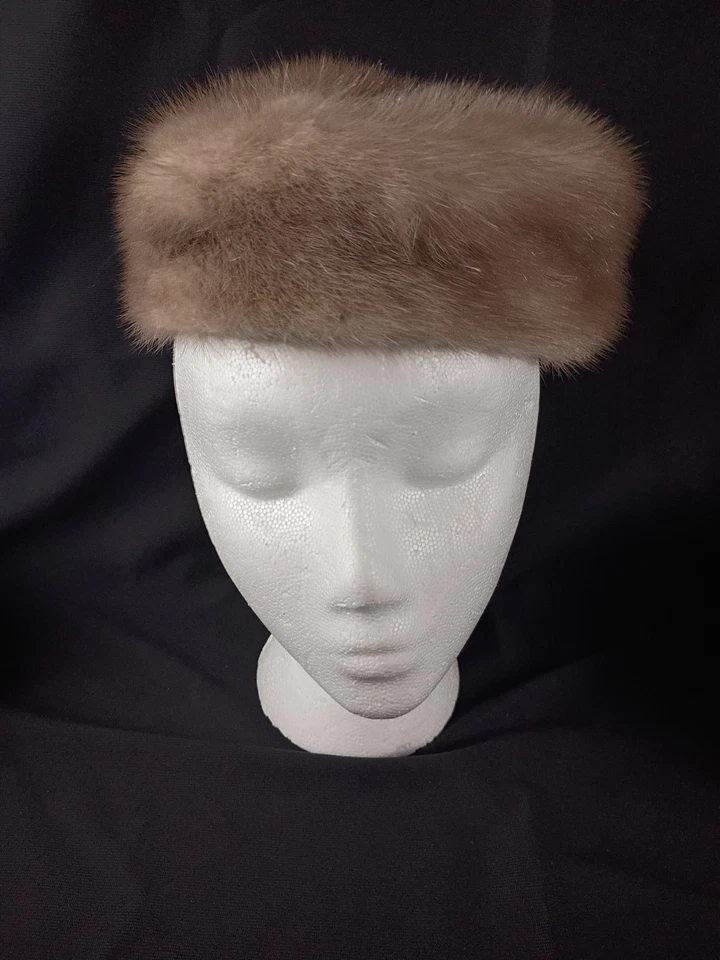 Lote De 3 Sombreros De Piel De Visón Genuinos De Colección: 2 Sombreros De Piel De Pastillero y 1 Sombrero De Piel De Bowler Foto 2 de 4