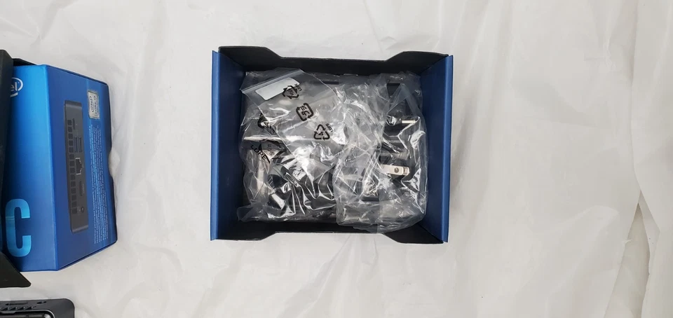 Intel NUC8i3BEK : i3-8109U 3.0GHz : 16GB RAM : 256GB SSD : No OS - New Open Box - Image 3 of 4