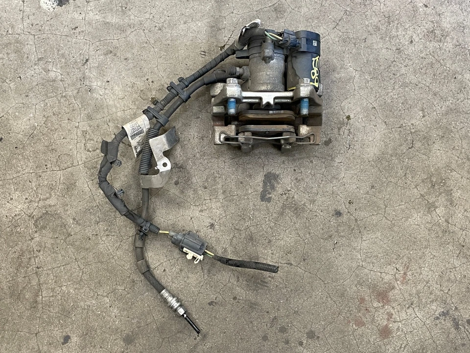 2017-2020 Lincoln Continental Rear Right Passenger Side Brake Caliper 1589 OEM - Image 4 of 4