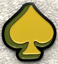 THE GOLDEN  SPADE     METAL   & ENAMELED GOLF   BALL MARKER    C6