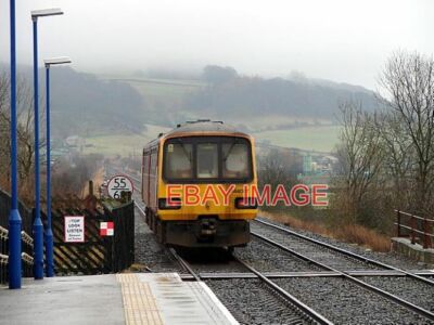 FOTO KLASSE 144 EINHEIT 144007 ABFAHREND VON GIGGLESWICK A LEEDS GEBUNDENER ZUGKOPF