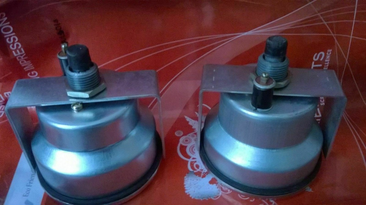 Smiths Chrome Gauge Kit – 80mm Speedo & Tacho, 52mm Temp, Oil, Volt, Fuel (km/h) – Vintage - View #3
