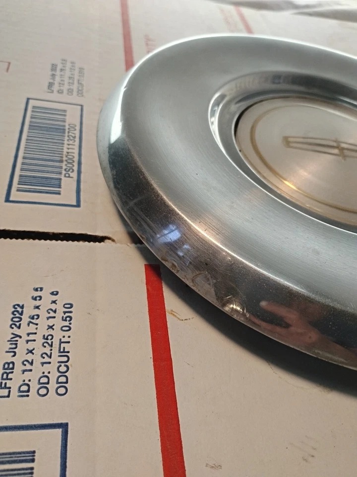 Tampa central de roda ONE 1982-1987 Lincoln Continental / Lincoln Mark VII 1294 USADA - Imagem 2 de 3