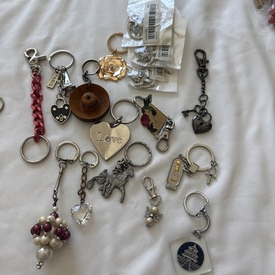 Variety Lot of 16 Random Mixed Key Rings Key Chains Souvenirs Horse Heart Hat