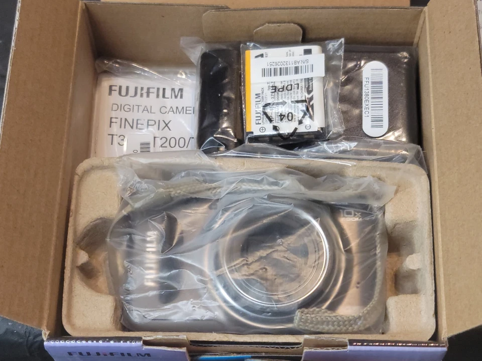 RARE Fujifilm FinePix T210 14.0MP 10x Digital Camera, Box, Battery, Manual ~ NEW - Image 3 of 4